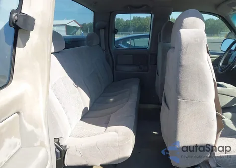 2000 Chevrolet Silverado 1500 Ls z USA, uszkodzony, nr VIN 2GCEC19V9Y1361972